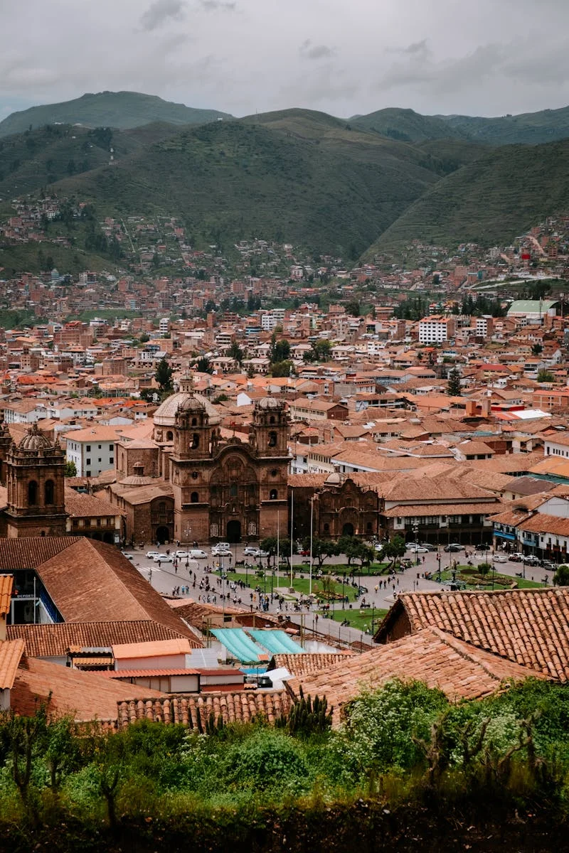Panoramic view of Cusco city at 3,400 meters altitude with the Andes mountains (cusco altitude sickness) | Cusco Tours