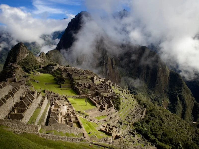 Cusco city panoramic view with Inca ruins and Andean mountains (cusco city tours) | Cusco Tours