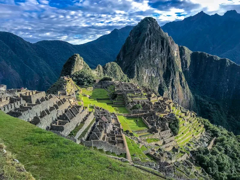Inca Trail vs Sacred Valley Trek comparison guide - hiking paths near Machu Picchu